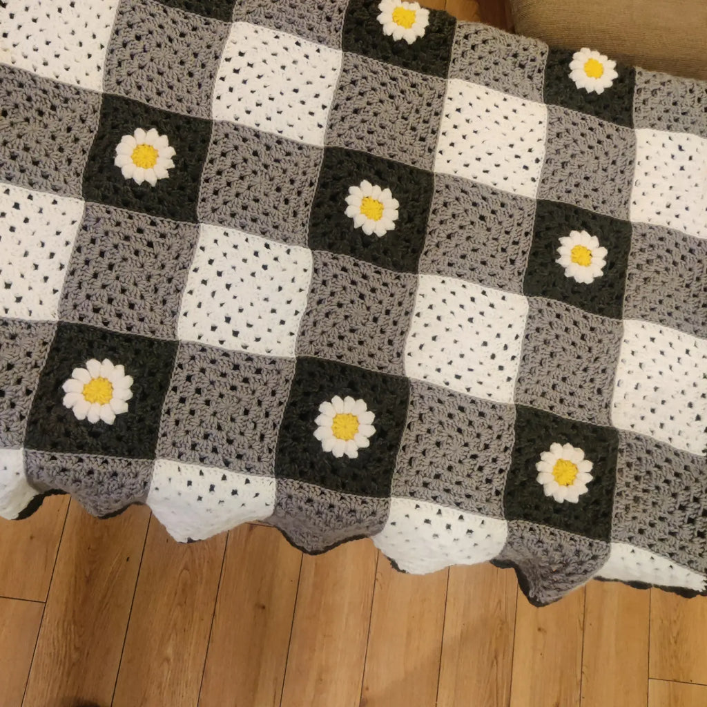 Granny square daisy crochet blanket 