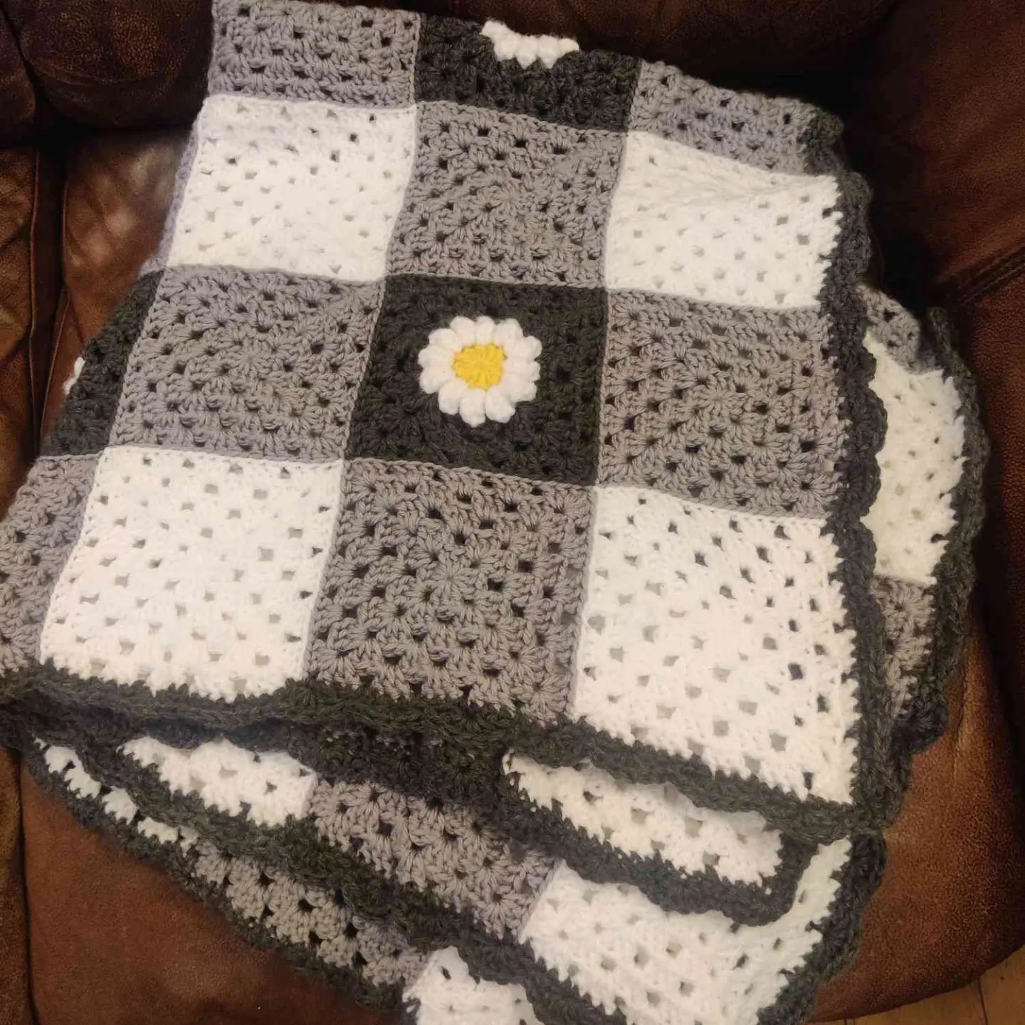 Daisy square blanket